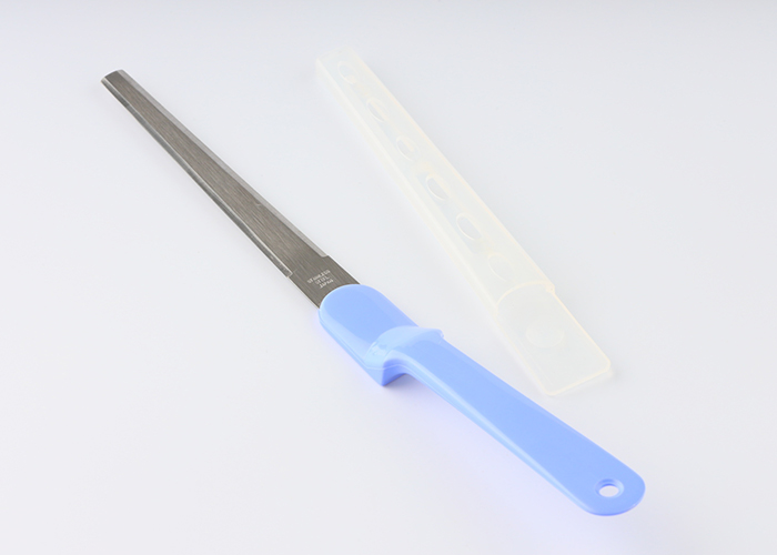 Paper knife with a cap